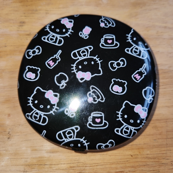 Hello Kitty LED Compact Mirror - Picture 4 of 7